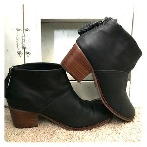 TOMS Leather Leila Booties in Black, size 8